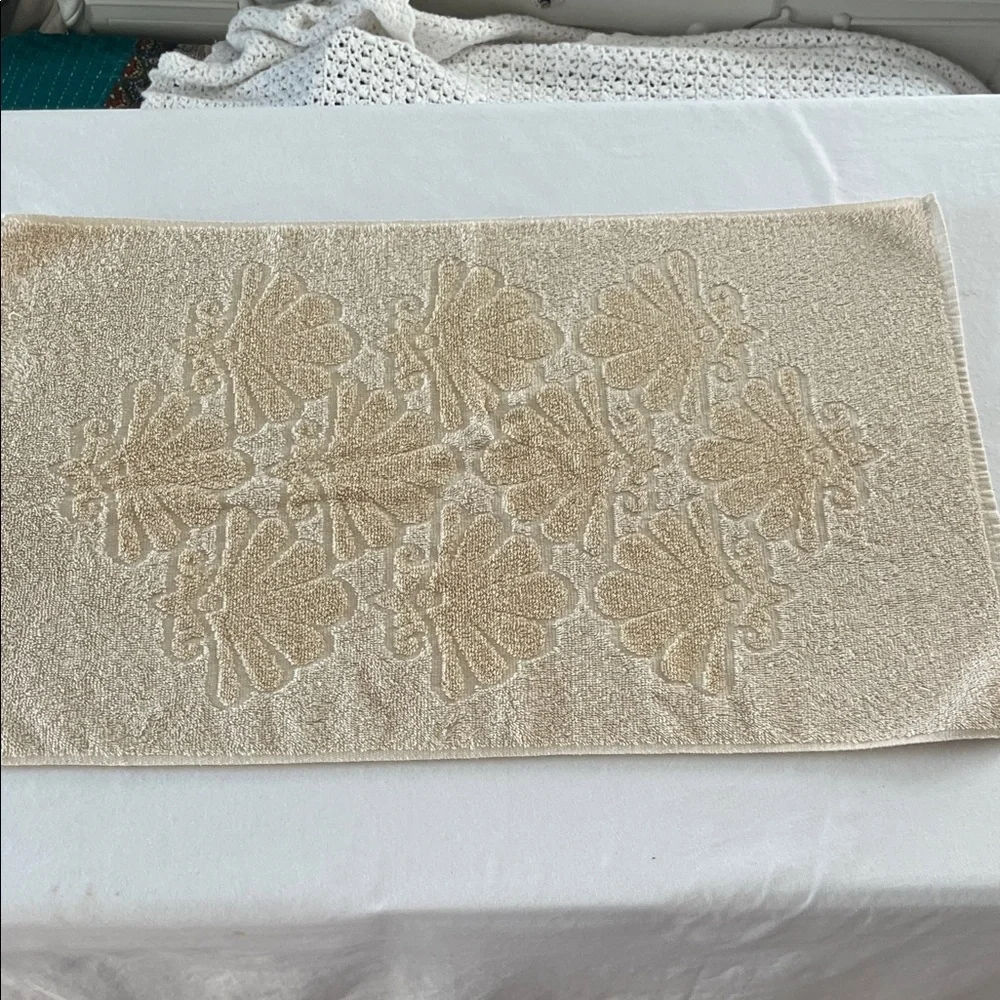 Vintage Fieldcrest Cotton Towel Beige Jacquard Floral Pattern mid century retro